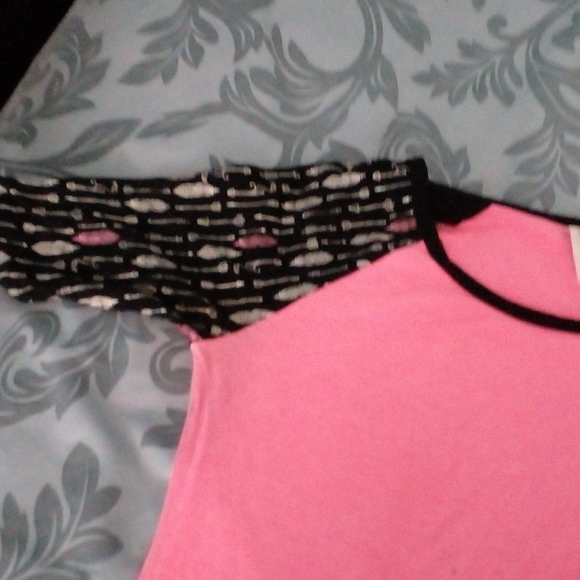 Pink and Black Sweater Arrow Designs - Picture 3 of 3